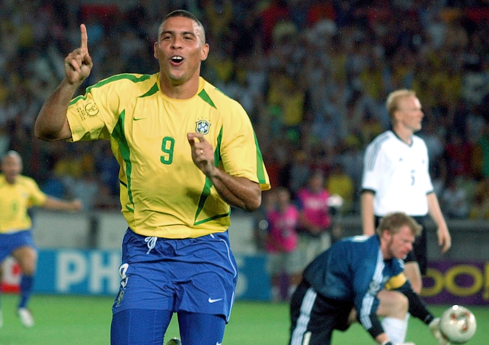 2002: Ronaldo scores twice to lead Brazil to fifth World Cup title